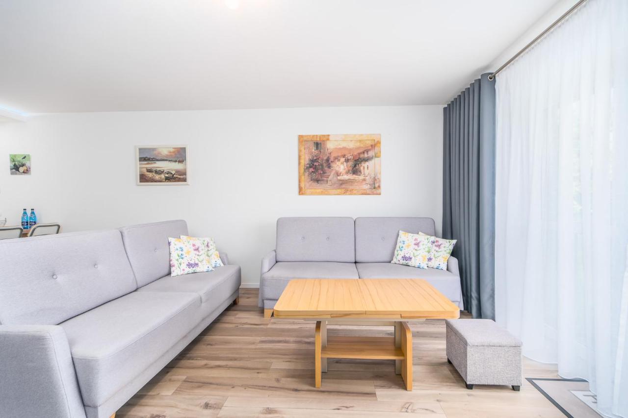 Apartment Seaside Breeze Stylish Balcony & Parking By Renters Misdroy