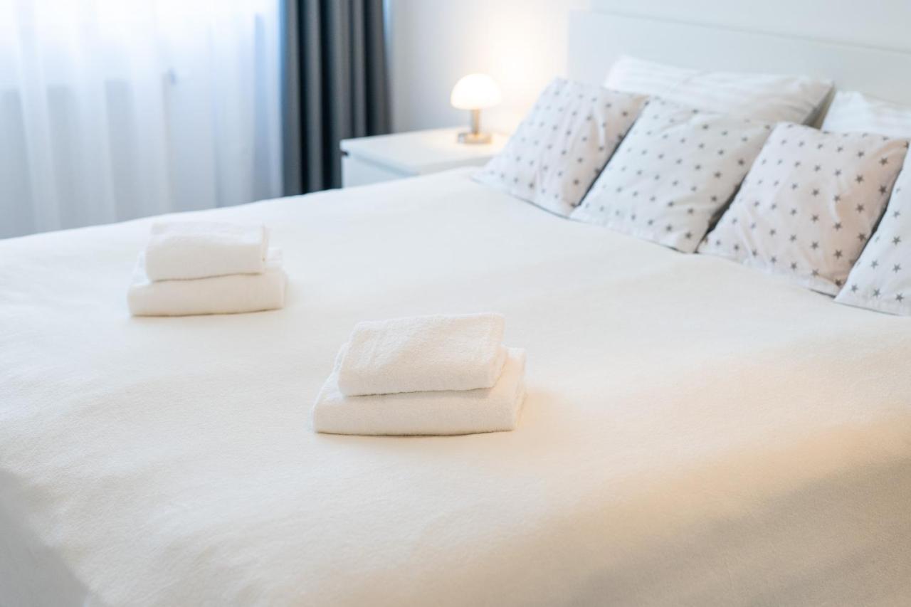 Seaside Breeze Stylish Balcony & Parking By Renters Apartamento *